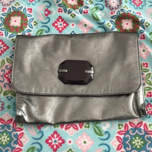 🌿4/$35🌿‎ Silver Clutch